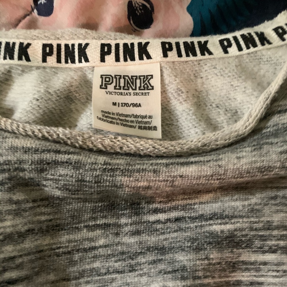 VS OFF THE SHOULDER OVERSIZED SWEATSHIRT Medium